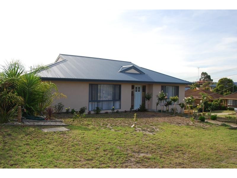 27 Abalone Avenue, Lakes Entrance VIC 3909