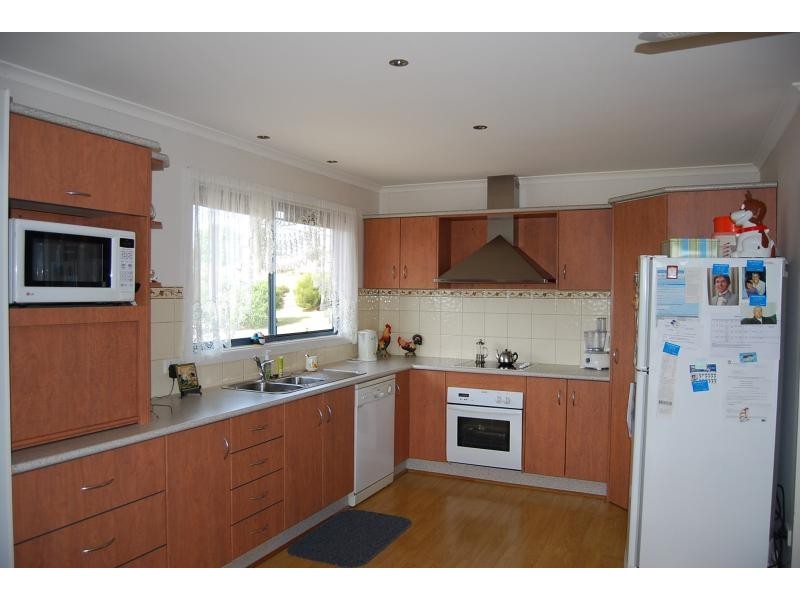 27 Abalone Avenue, Lakes Entrance VIC 3909