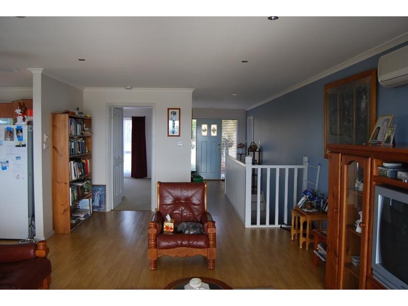 27 Abalone Avenue, Lakes Entrance VIC 3909