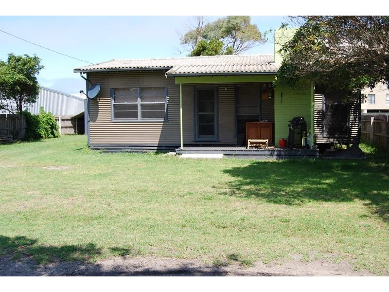 14 Marine Parade, Lakes Entrance VIC 3909