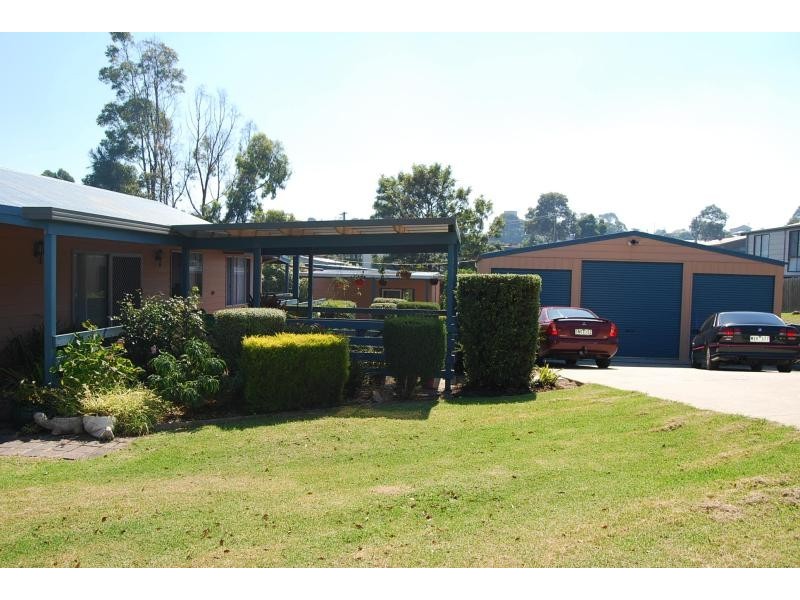 12 Foam Street, Lakes Entrance VIC 3909