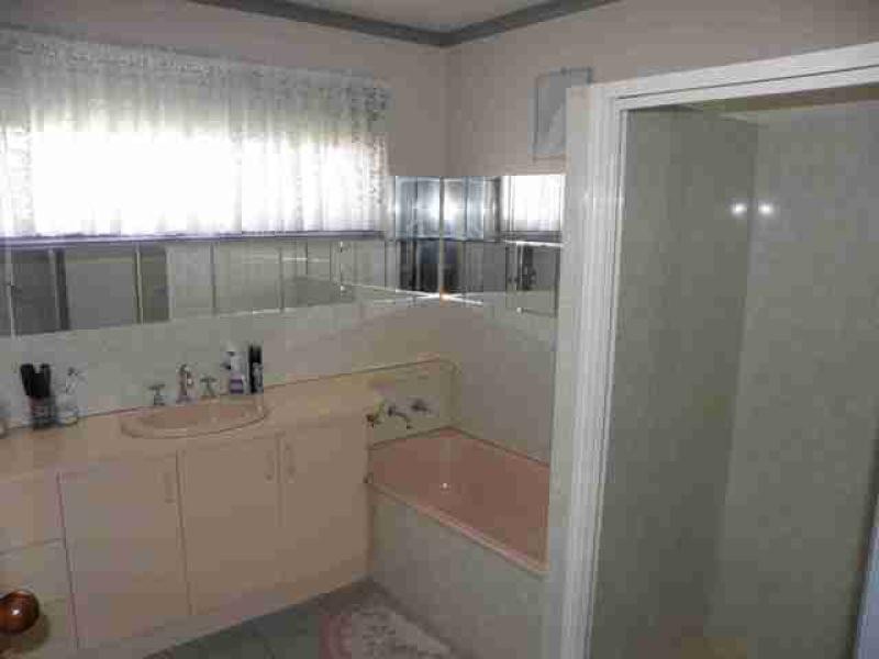 12 Foam Street, Lakes Entrance VIC 3909