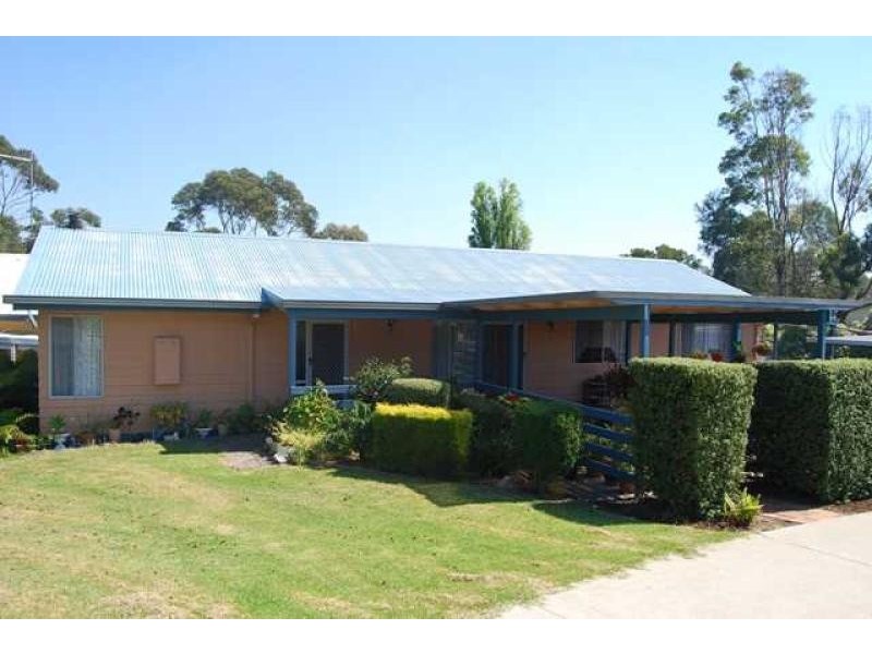 12 Foam Street, Lakes Entrance VIC 3909