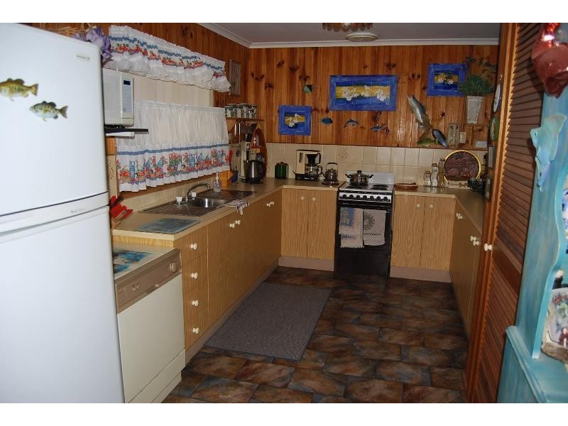 1 Clara Street, Lakes Entrance VIC 3909