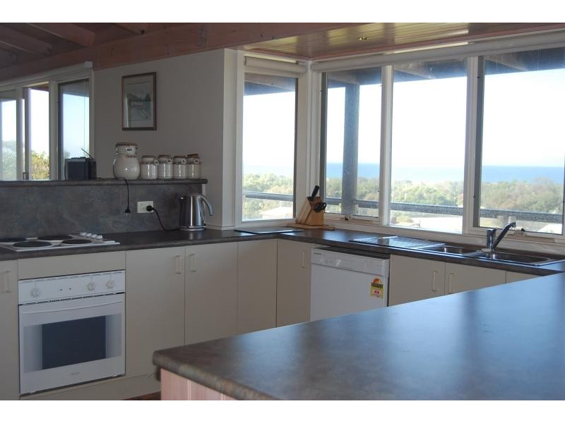 4 Moorabinda Court, Lakes Entrance VIC 3909