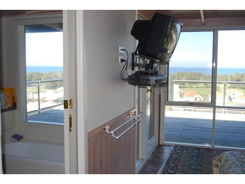 4 Moorabinda Court, Lakes Entrance VIC 3909