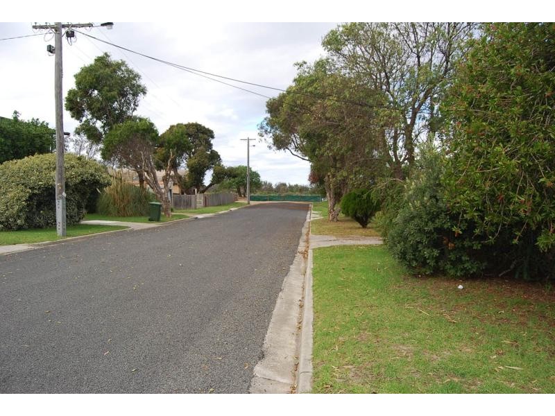 2/14 Middle Street, Lakes Entrance VIC 3909