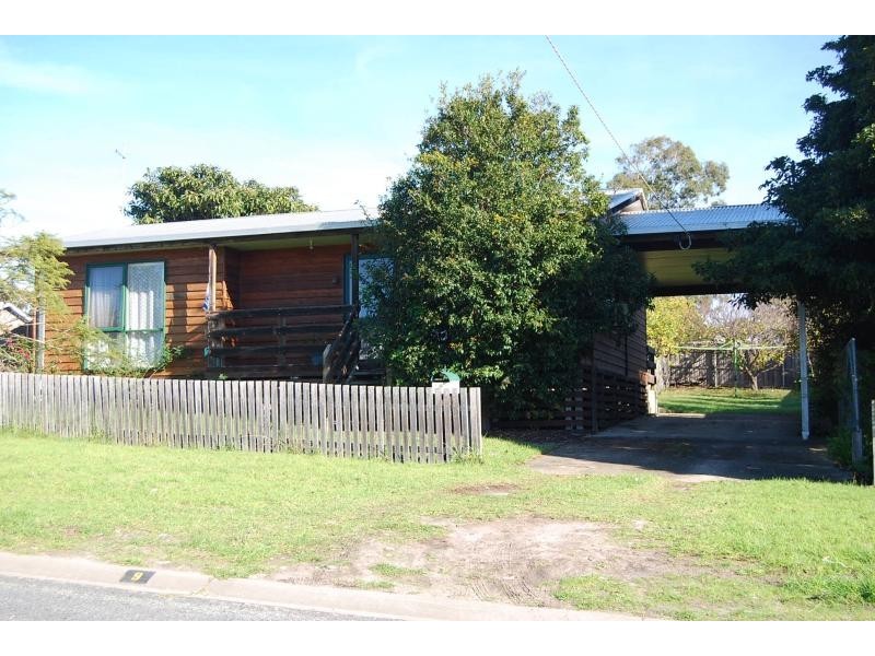 9 Reeves Street, Lakes Entrance VIC 3909