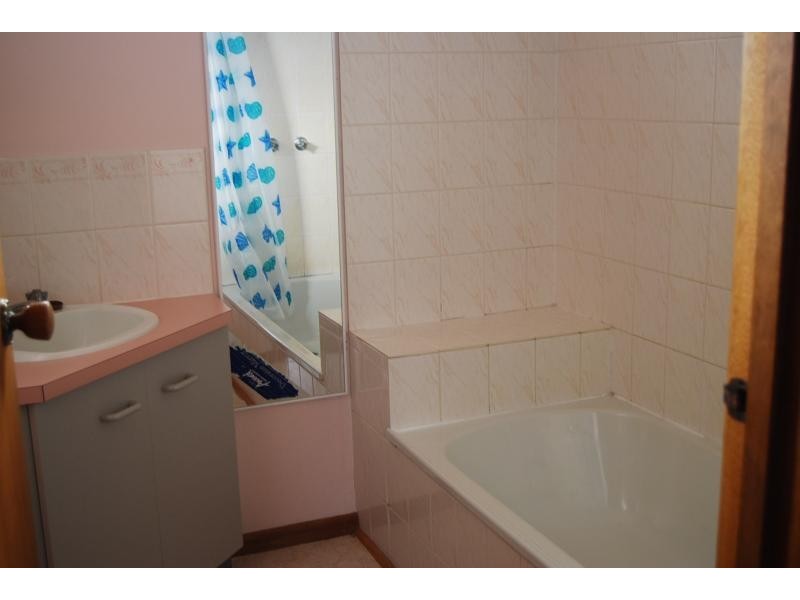 9 Reeves Street, Lakes Entrance VIC 3909