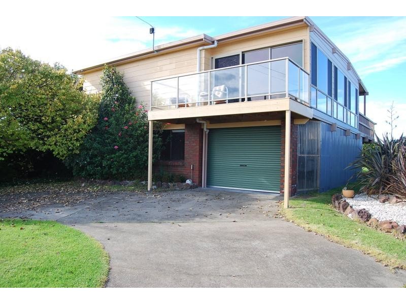 26 Abalone Avenue, Lakes Entrance VIC 3909