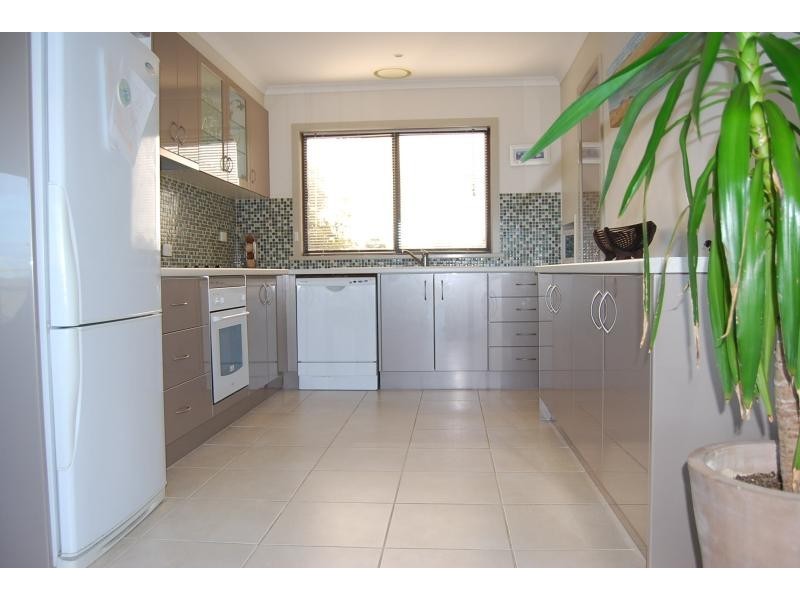 26 Abalone Avenue, Lakes Entrance VIC 3909