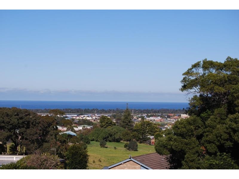 11 Abalone Avenue, Lakes Entrance VIC 3909