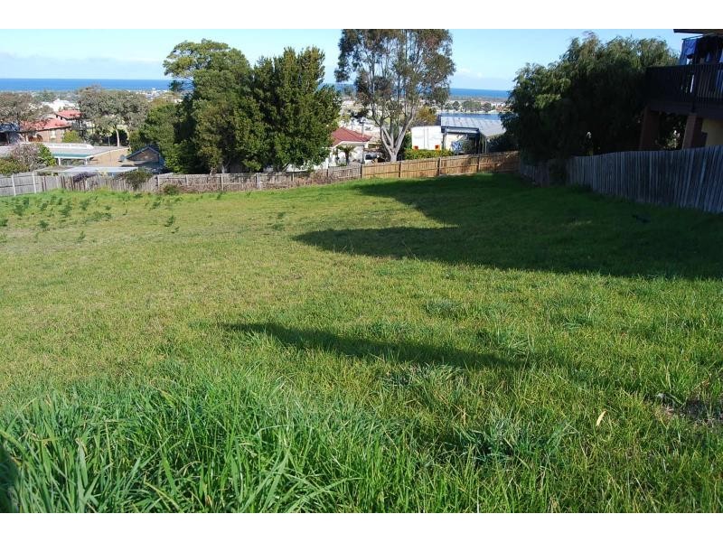 11 Abalone Avenue, Lakes Entrance VIC 3909