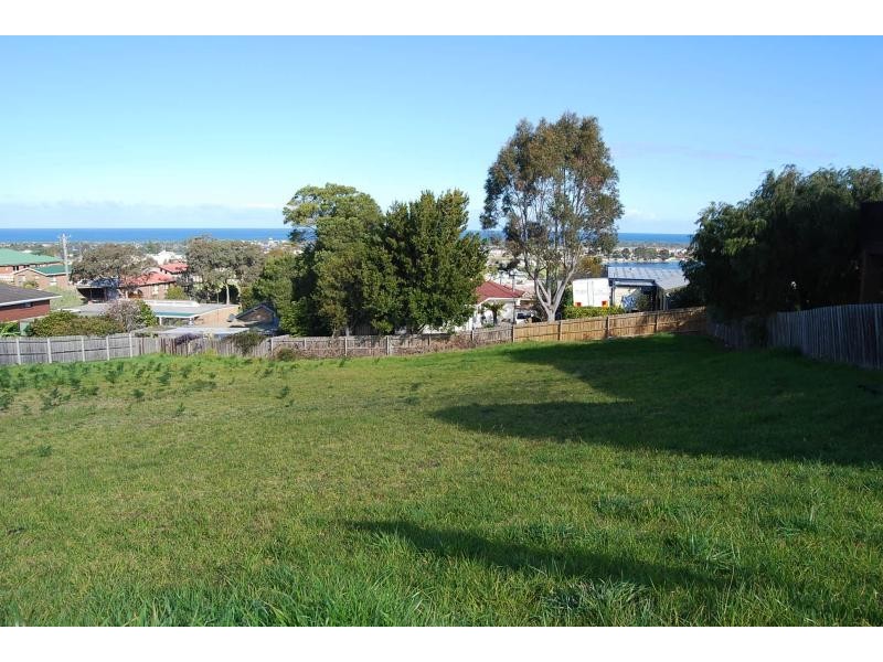 11 Abalone Avenue, Lakes Entrance VIC 3909