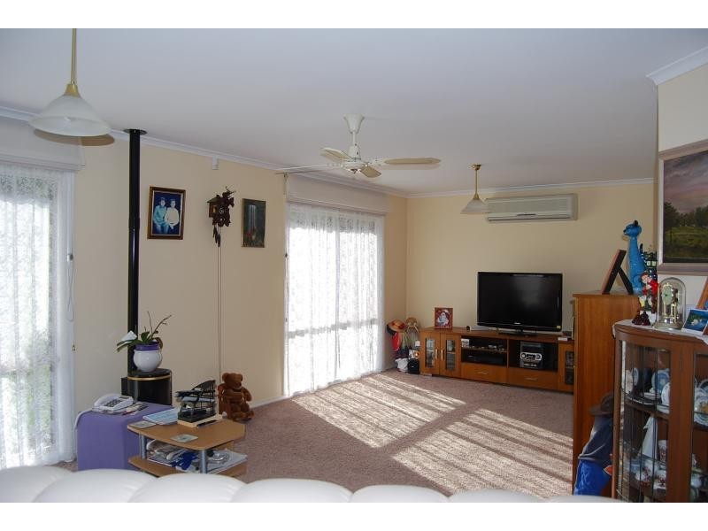 9 Mist Street, Lakes Entrance VIC 3909