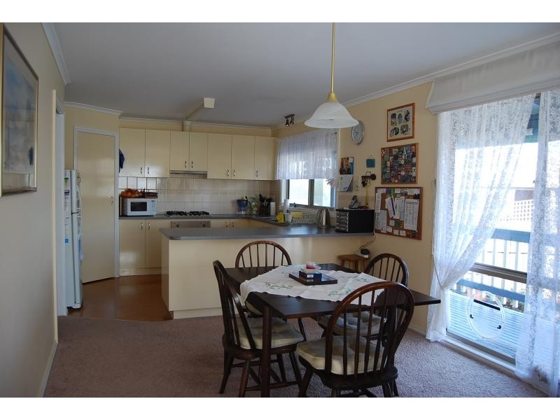 9 Mist Street, Lakes Entrance VIC 3909