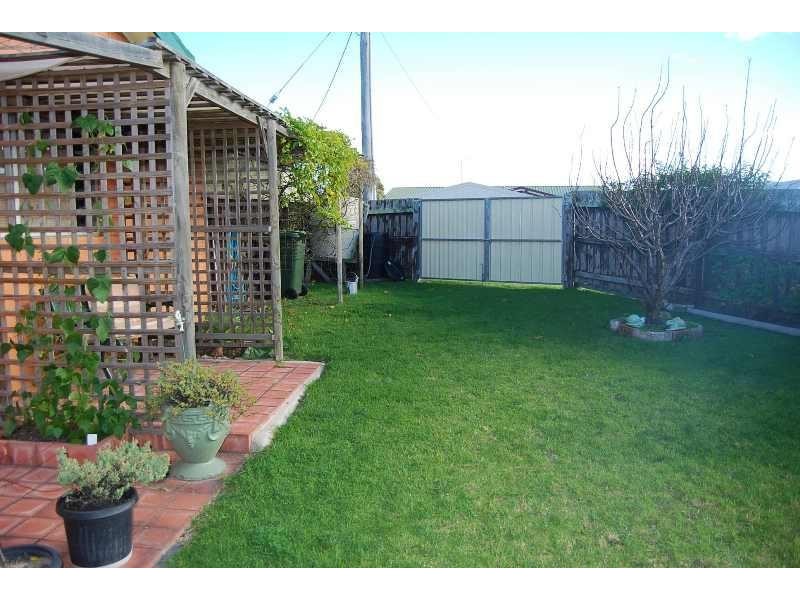 2 John Street, Lakes Entrance VIC 3909