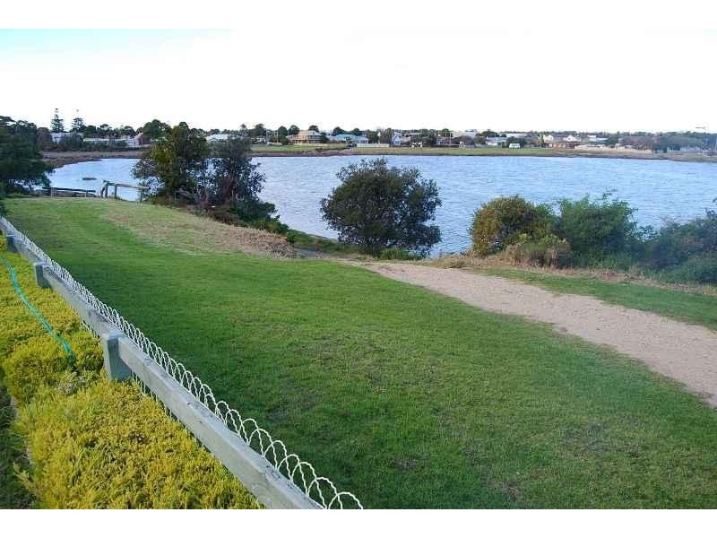 2 John Street, Lakes Entrance VIC 3909