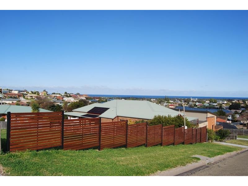 8 Hillcrest Rise, Lakes Entrance VIC 3909