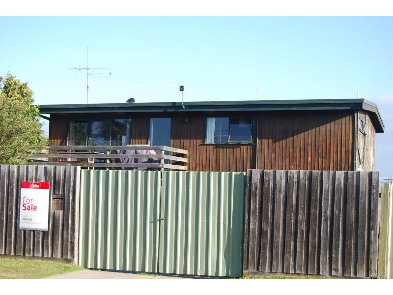 32 Lakeside Drive, Lake Tyers Beach VIC 3909
