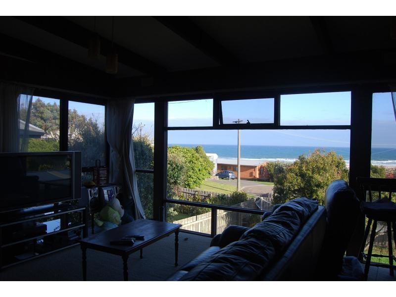 32 Lakeside Drive, Lake Tyers Beach VIC 3909