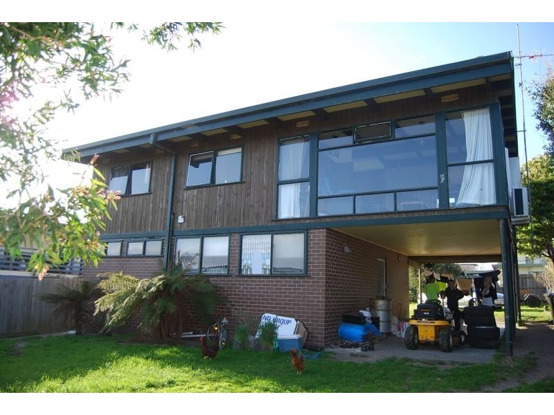32 Lakeside Drive, Lake Tyers Beach VIC 3909