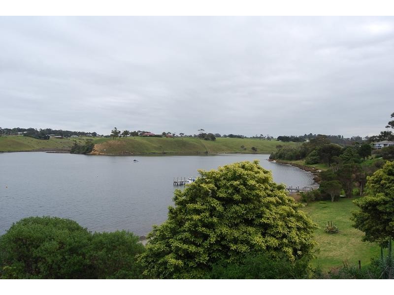 8 Ferndale Parade, Lakes Entrance VIC 3909