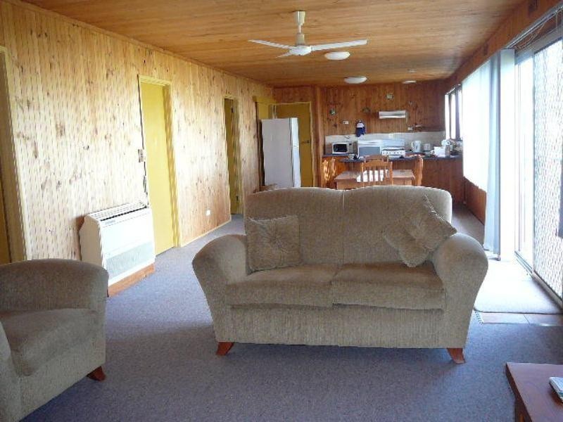 4 Points Road South, Lakes Entrance VIC 3909