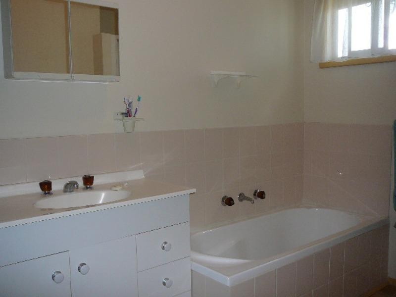 4 Points Road South, Lakes Entrance VIC 3909