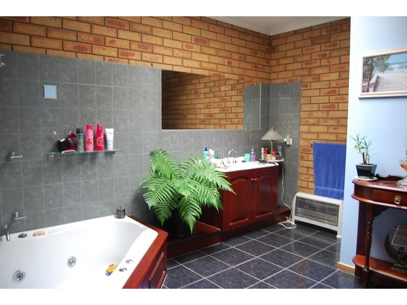 19 Periwinkle Drive, Lakes Entrance VIC 3909