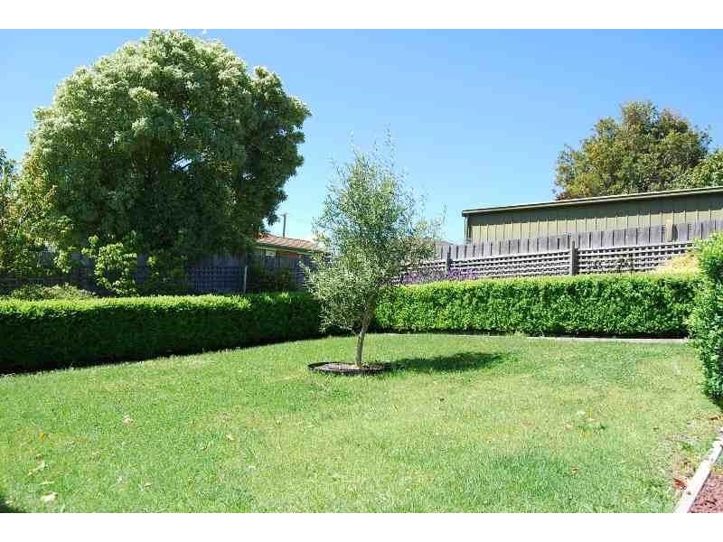 19 Periwinkle Drive, Lakes Entrance VIC 3909