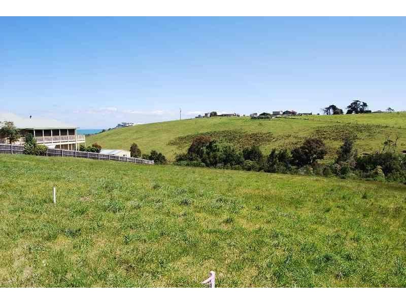 77 Stirling Drive, Lakes Entrance VIC 3909