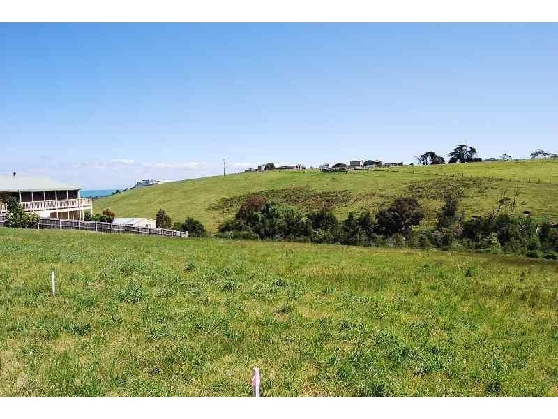 77 Stirling Drive, Lakes Entrance VIC 3909