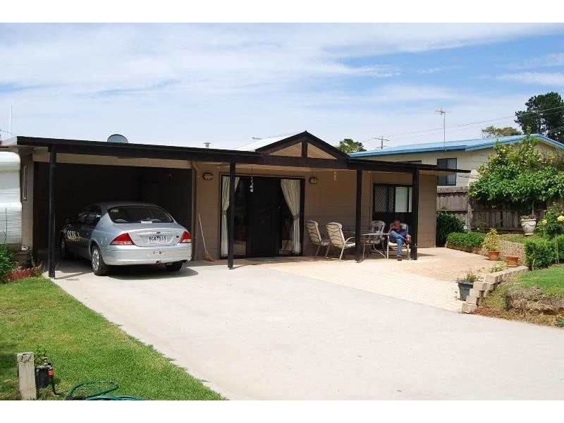 10 Golf Links Road, Lakes Entrance VIC 3909