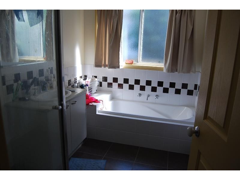 143 Golf Links Road, Lakes Entrance VIC 3909