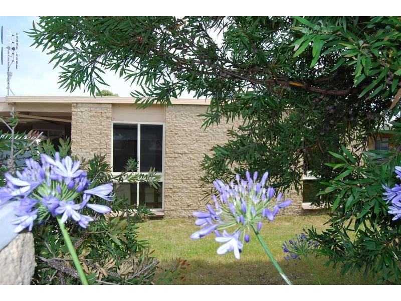 41 Capes Road, Lakes Entrance VIC 3909