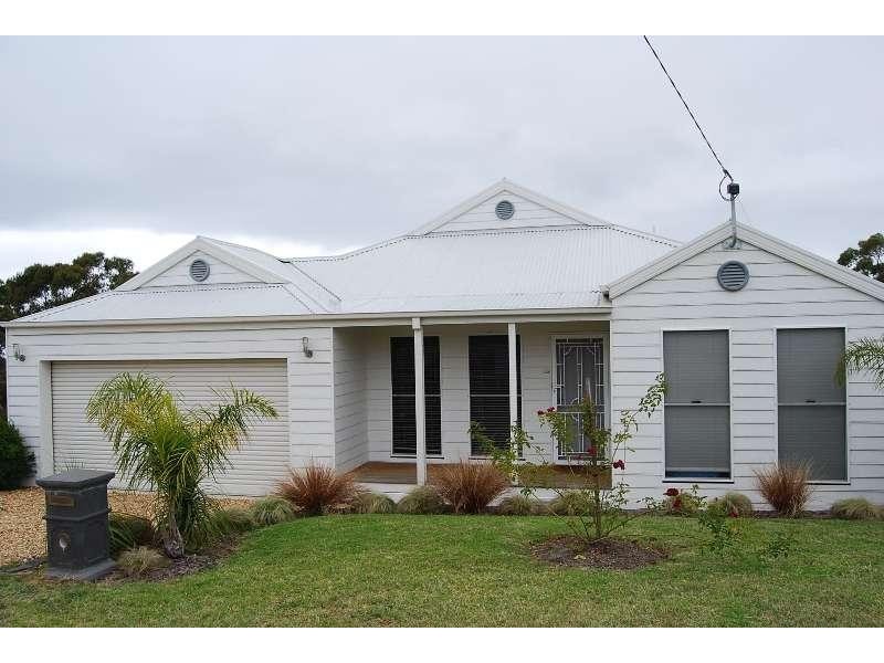 29 Ozone Crescent, Lakes Entrance VIC 3909
