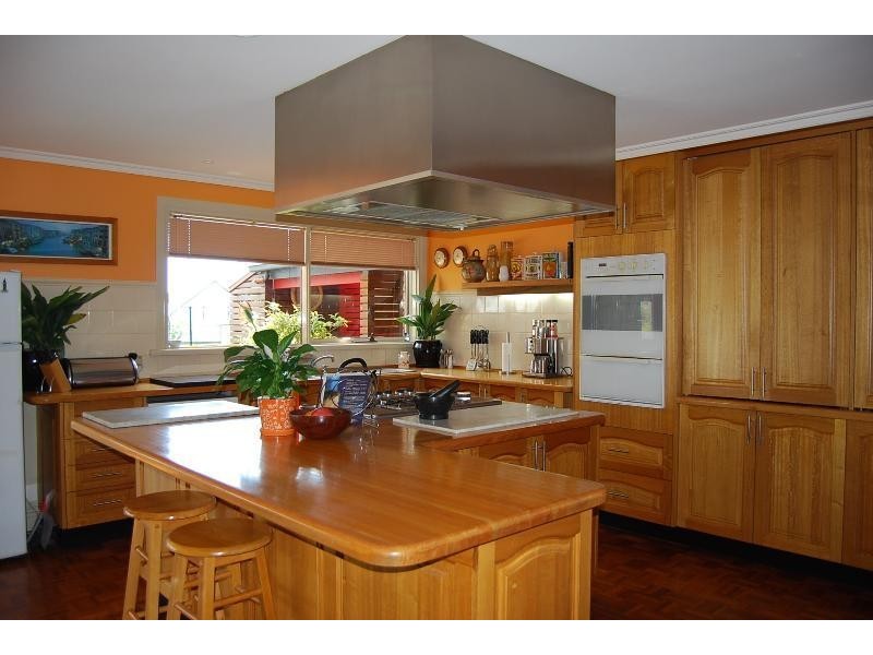 112 Capes Road, Lakes Entrance VIC 3909