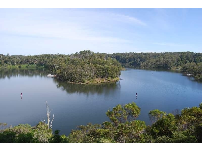 112 Capes Road, Lakes Entrance VIC 3909