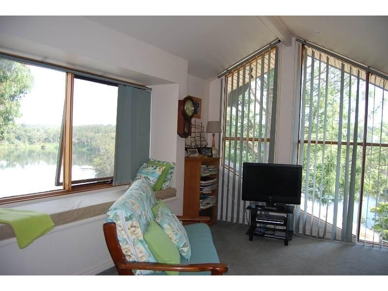 112 Capes Road, Lakes Entrance VIC 3909