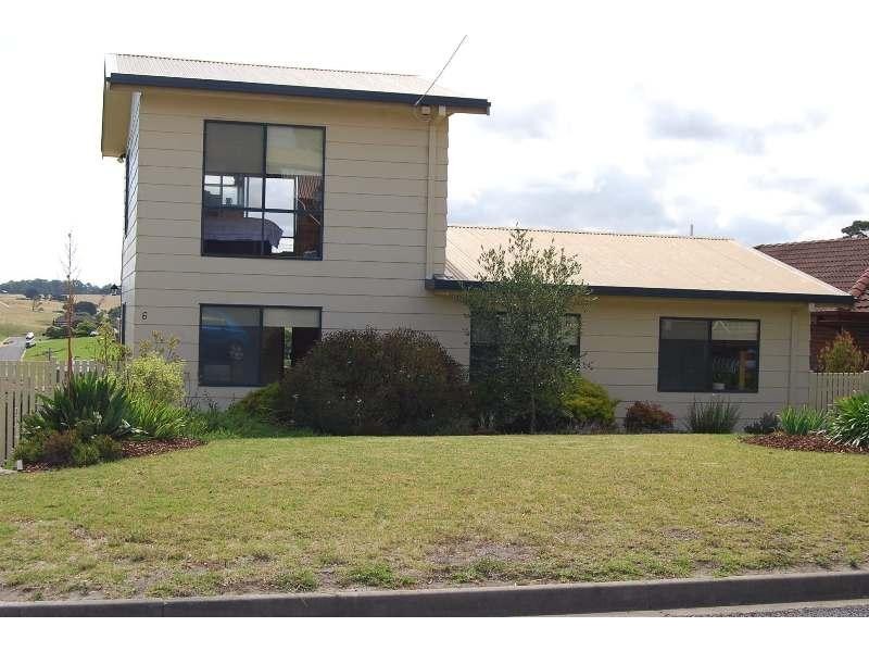 6 Uplands Avenue, Lakes Entrance VIC 3909