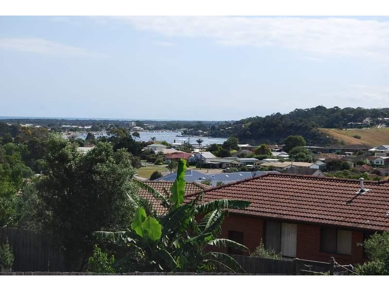 6 Uplands Avenue, Lakes Entrance VIC 3909