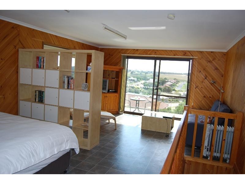 6 Uplands Avenue, Lakes Entrance VIC 3909