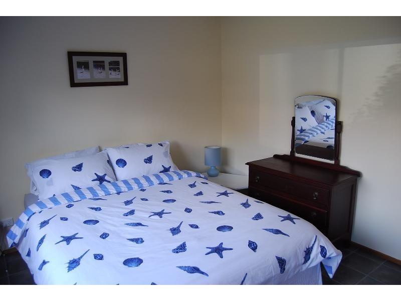 6 Uplands Avenue, Lakes Entrance VIC 3909