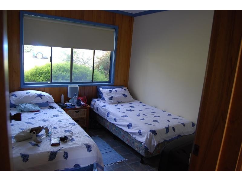 6 Uplands Avenue, Lakes Entrance VIC 3909