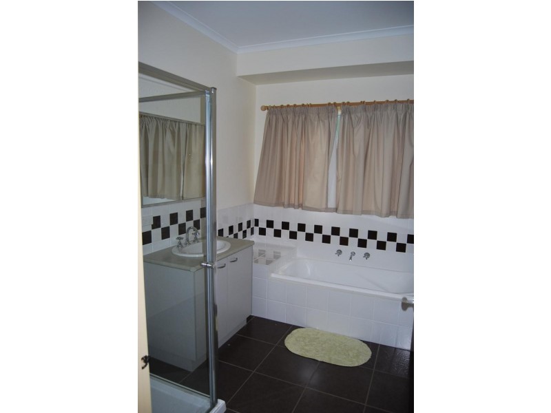 143 Golf Links Road, Lakes Entrance VIC 3909