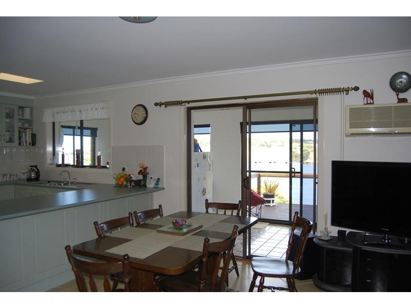 6 Ferndale Parade, Lakes Entrance VIC 3909