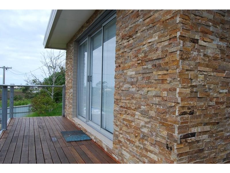 2 Dargo Street, Lakes Entrance VIC 3909