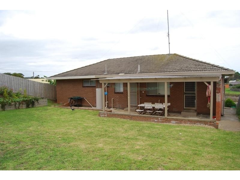 2 Dargo Street, Lakes Entrance VIC 3909