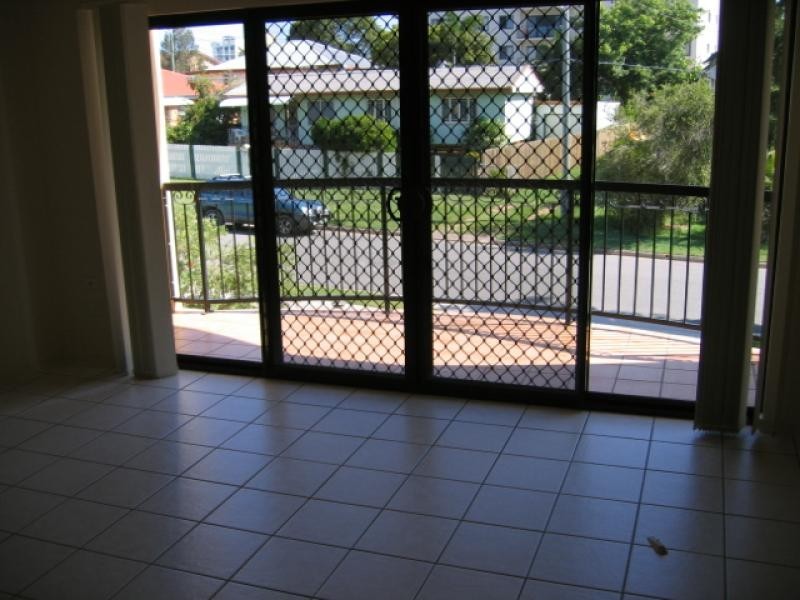 Unit 5/2-4 Henry St, Redcliffe QLD 4020